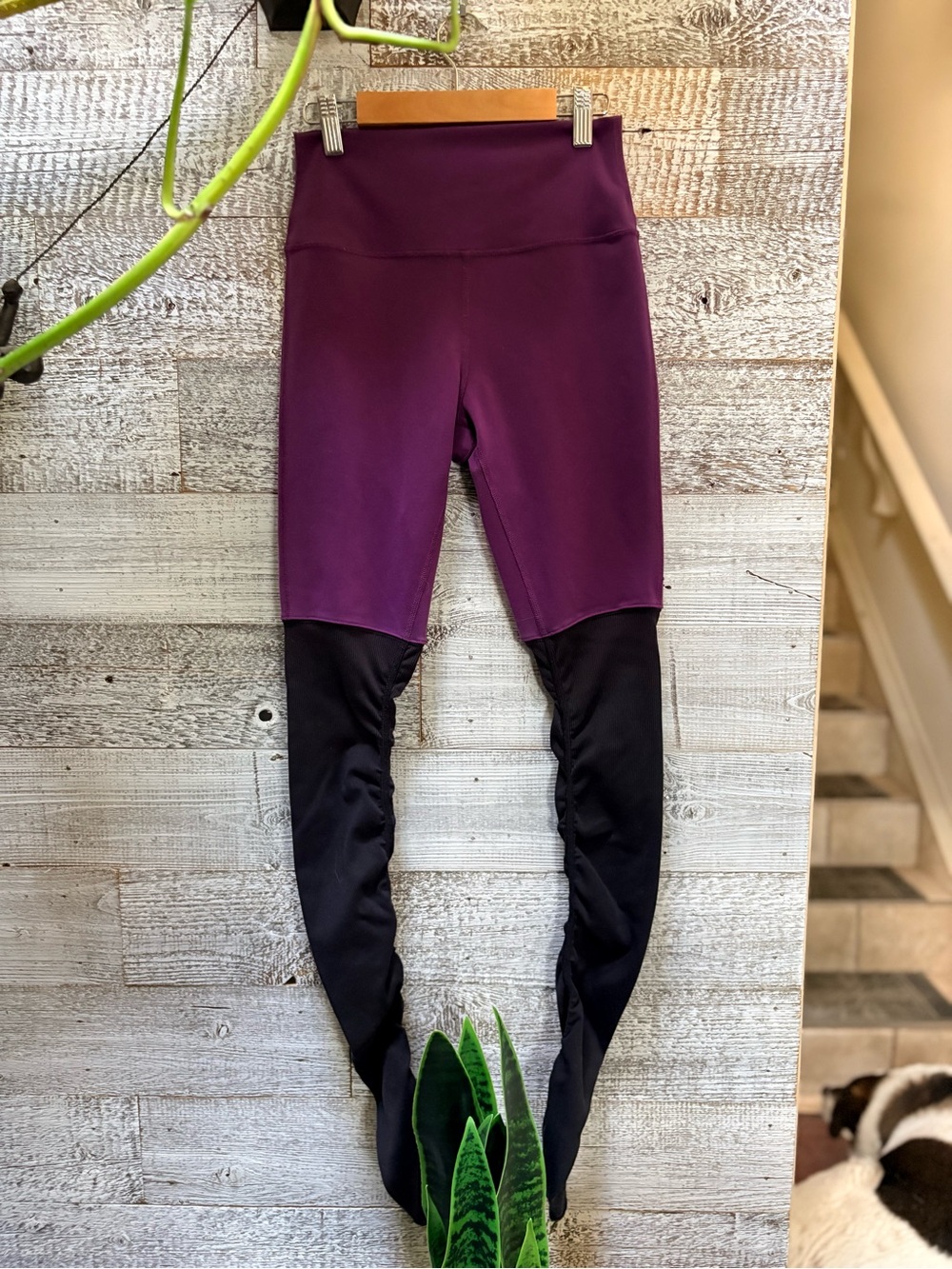 ALO Yoga | "Goddess" High-Waisted Ruched Ribbed Leggings - Women's XS, Berry/Blk
